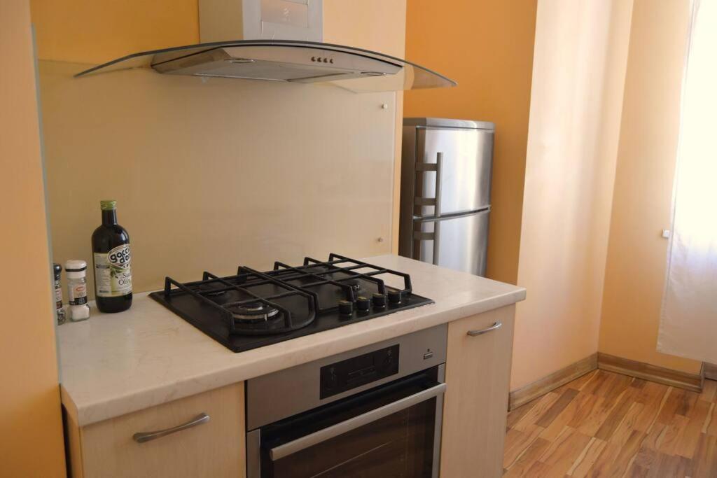 Spacious Old Town Family Peachy 2 Bedrooms Apartment, Nearby The Presidential Castle Leilighet *