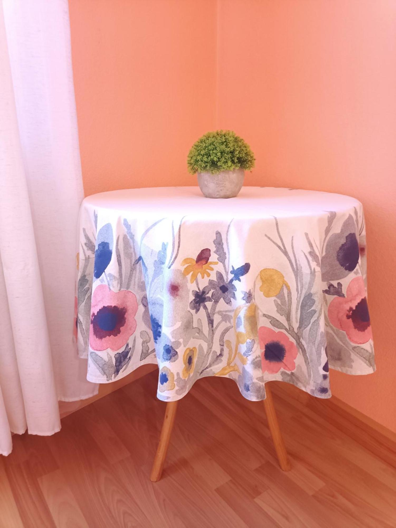 Leilighet Spacious Old Town Family Peachy 2 Bedrooms Apartment, Nearby The Presidential Castle *