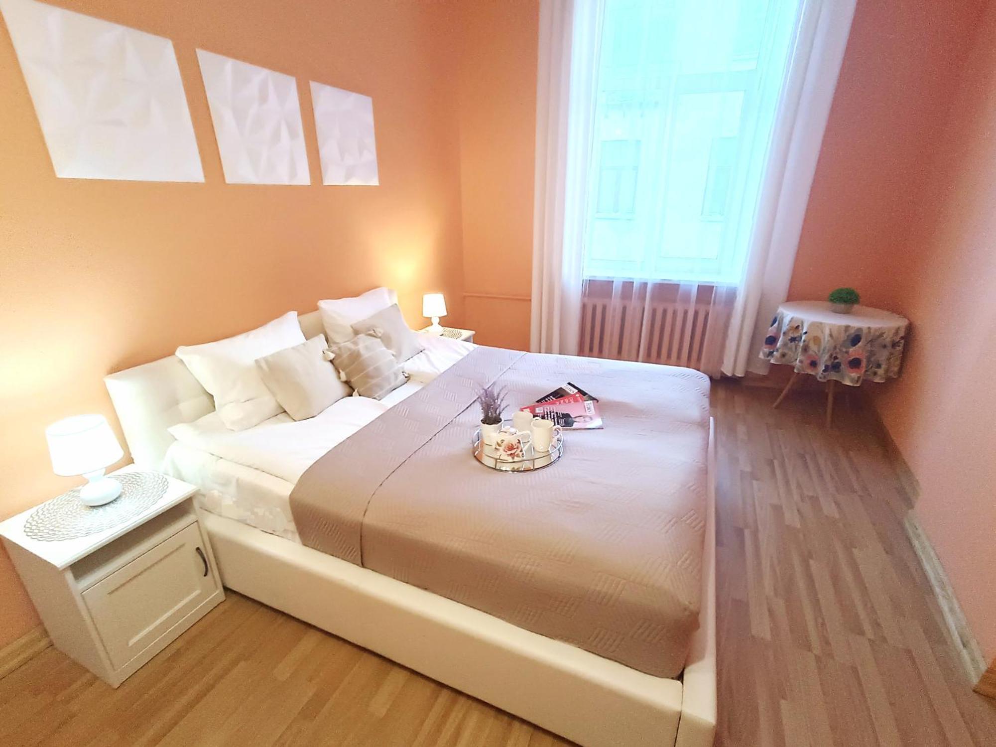 Leilighet Spacious Old Town Family Peachy 2 Bedrooms Apartment, Nearby The Presidential Castle *