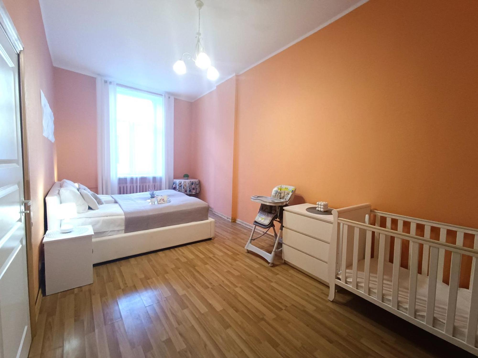 Leilighet Spacious Old Town Family Peachy 2 Bedrooms Apartment, Nearby The Presidential Castle *