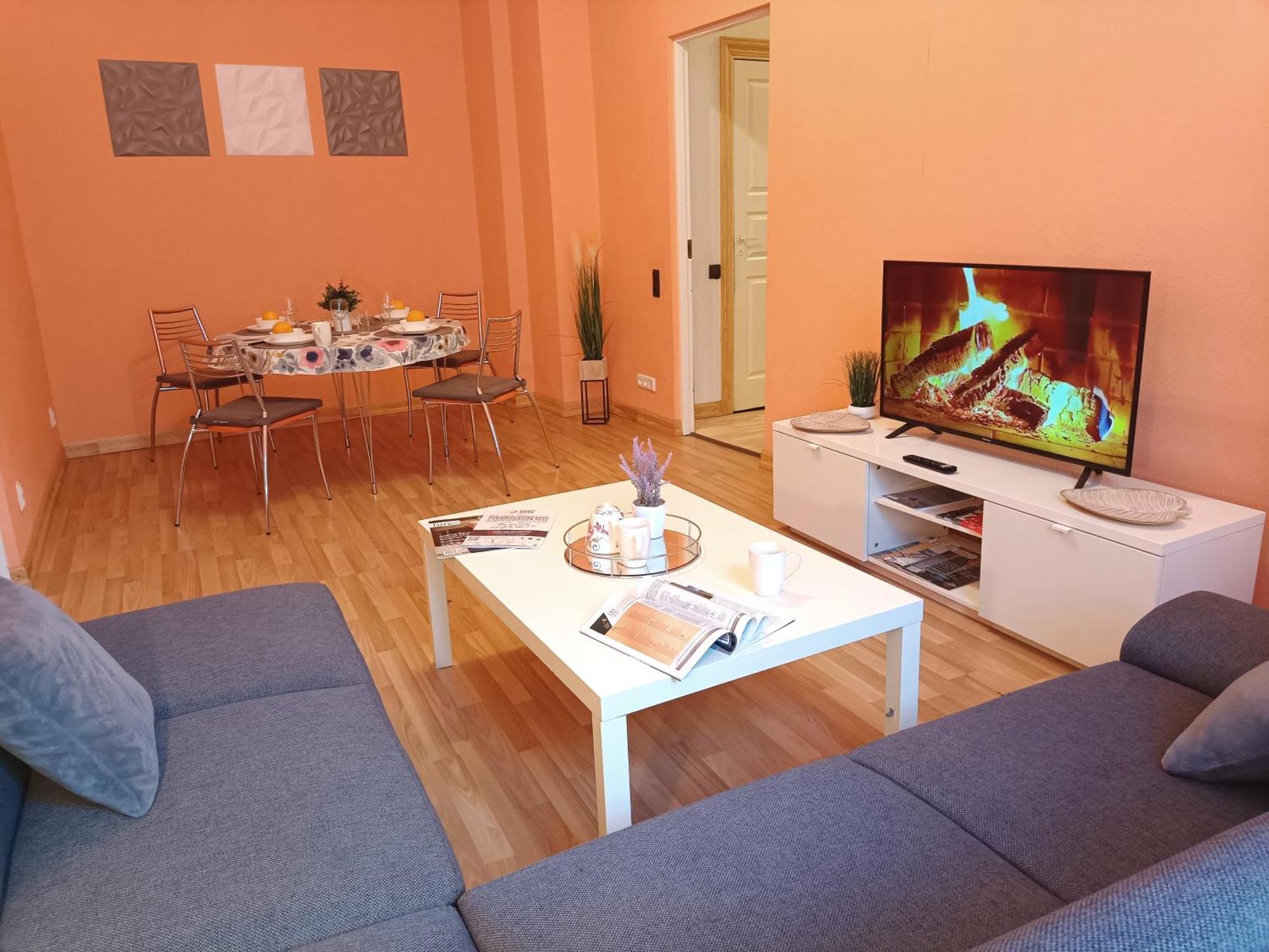 Spacious Old Town Family Peachy 2 Bedrooms Apartment, Nearby The Presidential Castle Leilighet *